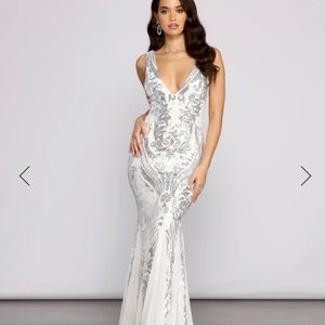 DANIELLE SEQUIN MESH MERMAID DRESS..White SIZE Medium